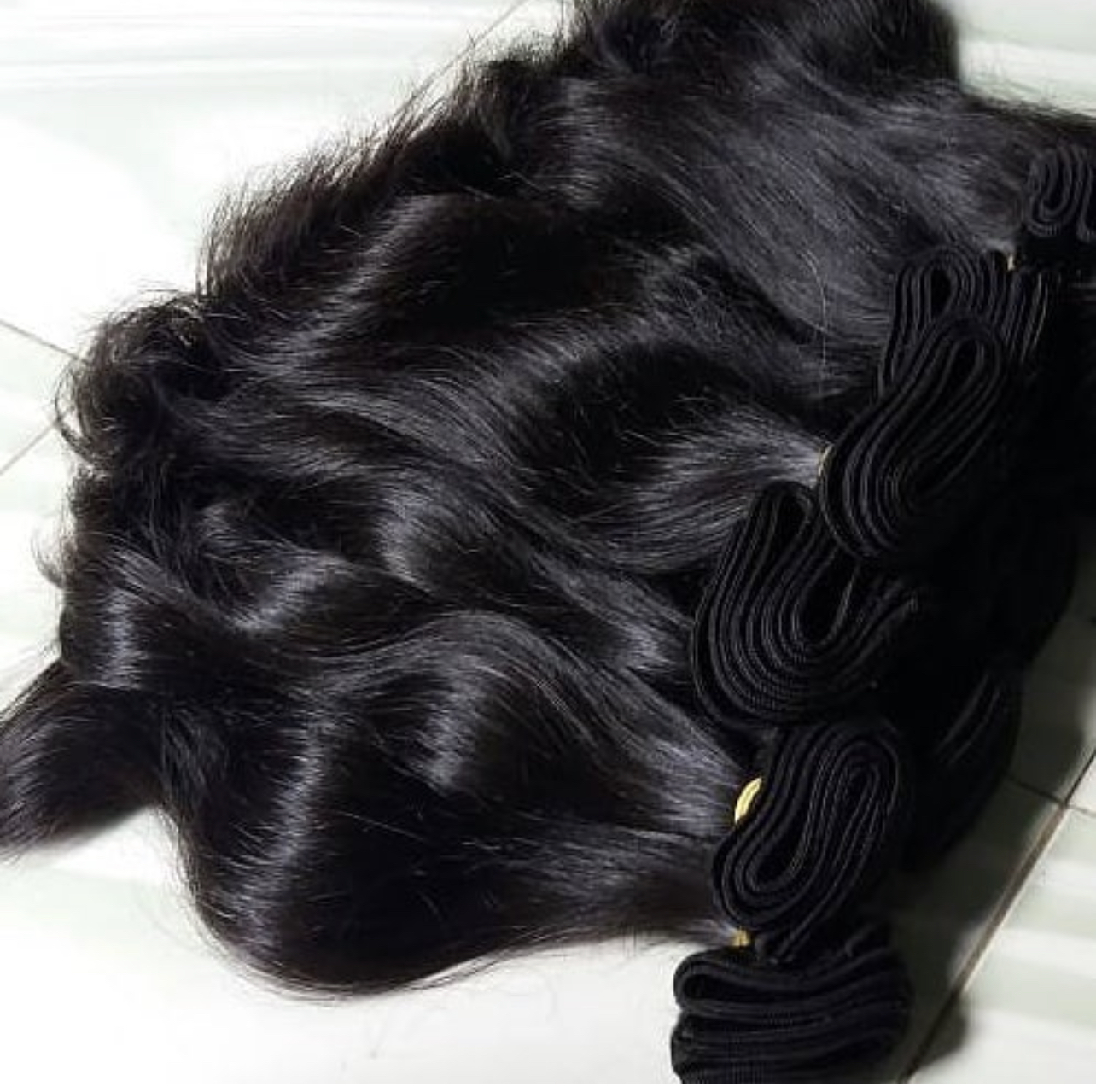 Raw straight hair bundle